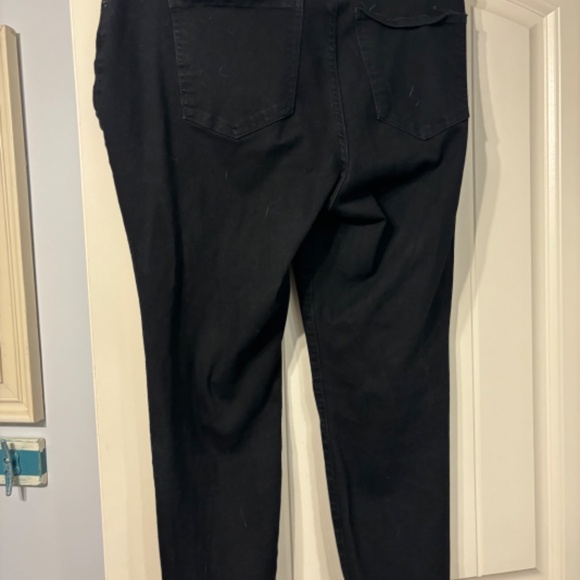 Black plus size jeans - Picture 2 of 4